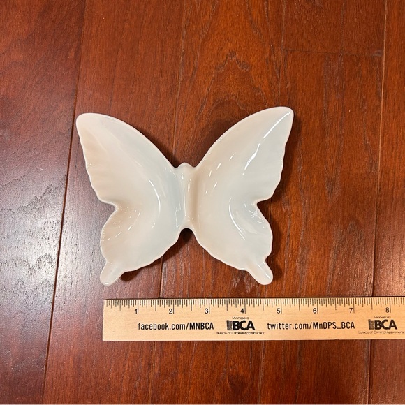 Vintage Takahashi Co White Porcelain Butterfly Shaped Trinket Dish 6x5” Japan. - Picture 7 of 7